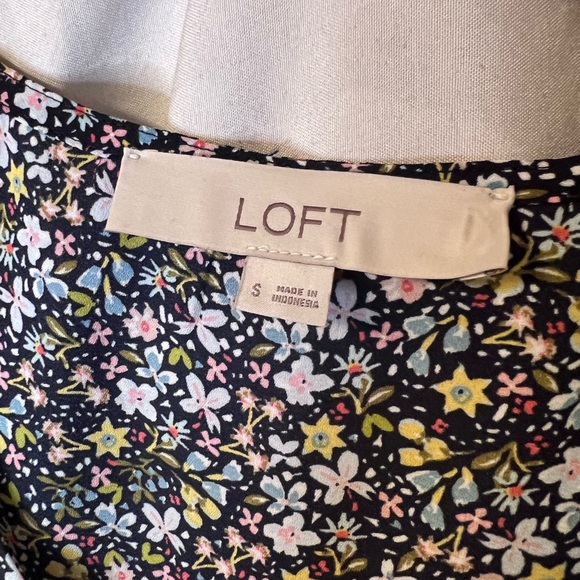 Loft Floral V Neck Pullover Top Blouse Size S NWOT - Picture 3 of 5